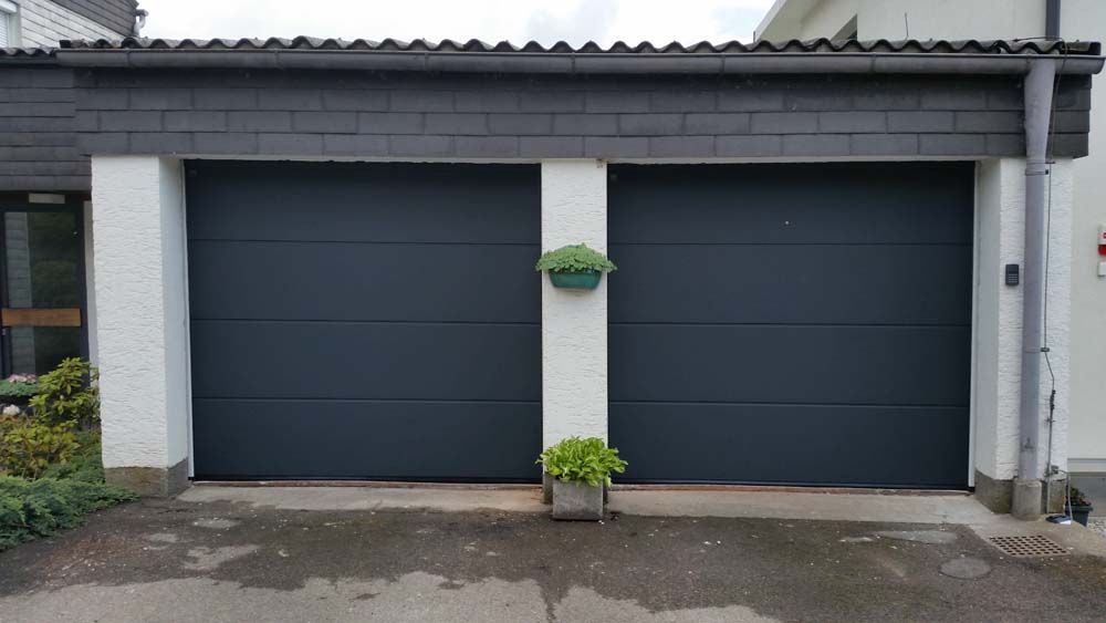 Garagentore einbauen in Linz-Land in Oberösterreich: Beispiel für eingebaute Tore